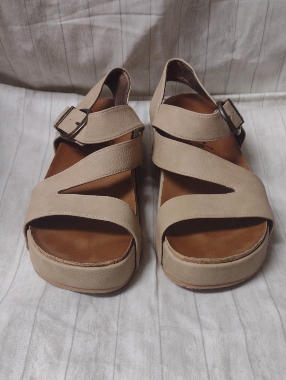 Blowfish Malibu Tan And Beige Strappy Platform Sandals (J1372)